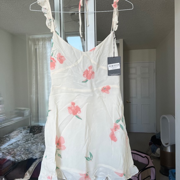 Reformation Petals Dress - Picture 4 of 4